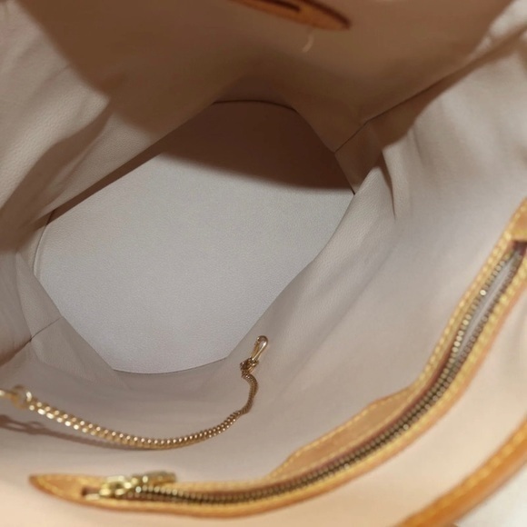 AUTHENTIC Louis Vuitton Monogram
Bucket 27 - Picture 3 of 16
